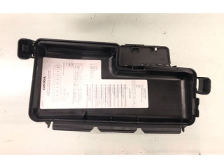 Блок предохранителей 30728132, 30728132 Volvo V70