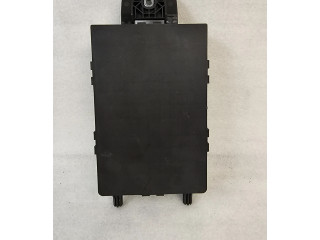 Блок предохранителей 31682732 Volvo S60