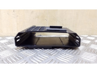 Другая деталь отсека двигателя