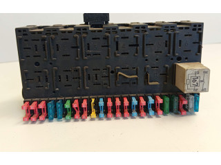 Блок предохранителей 357937039 Volkswagen Golf III