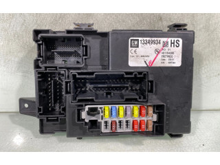 Блок предохранителей 13349934, 401154265 Opel Meriva B