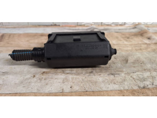 Блок предохранителей 24437030 Opel Meriva A