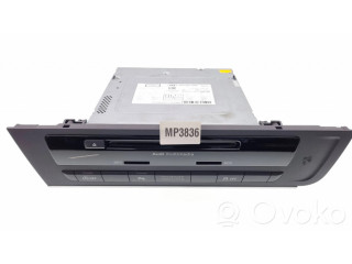 Радио/ проигрыватель CD/DVD / навигация