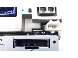 Радио/ проигрыватель CD/DVD / навигация