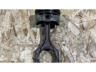 Píst 7843123704, 111213676 BMW 5 F10 F11 pro benzínový motor 4.4