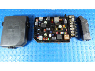 Блок предохранителей 39216535, 812461952 Vauxhall Astra K