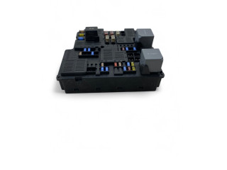 Блок предохранителей 32268453   Volvo XC90    