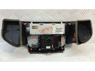 Радио/ проигрыватель CD/DVD / навигация