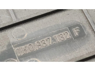 Pojistková skříňka Крышка ящика предохранителей 017181301   Audi A3 S3 8P 2006