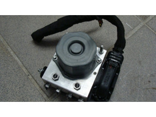 Jednotka ABS A0004313900   Mercedes-Benz GLA W156 2013