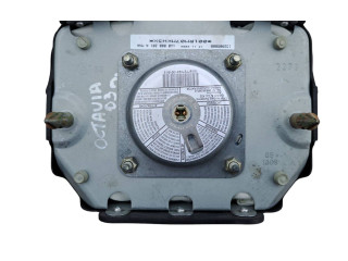 Подушка безопасности водителя 1U0880201A Skoda Octavia Mk1 (1U)