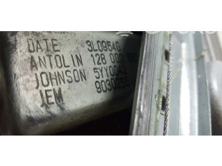 Рулевая рейка  Передний механический механизм для подъема окна 8200733829   Dacia Sandero  -  года