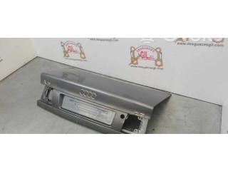 Задняя крышка (багажника)