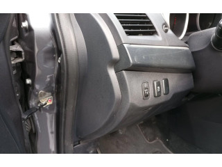 Блок предохранителей Mitsubishi Lancer