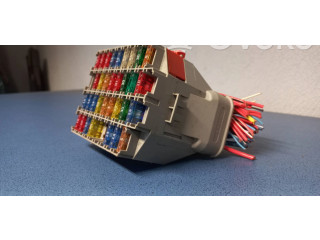 Блок предохранителей  9162439   Volvo V70    