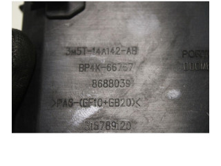 Блок предохранителей 8688040, 318789120 Volvo C70