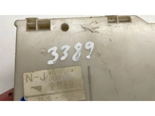 Блок предохранителей 8273053020   Lexus IS 220D-250-350    