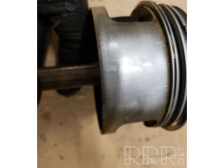 Поршень с шатуном 022198401, 021107081A Volkswagen Golf III