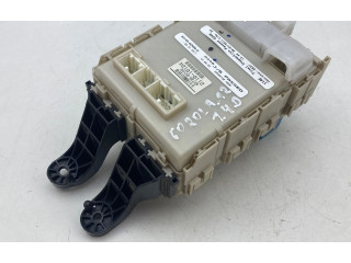 Pojistková skříňka 8273002V50 Toyota Corolla E140 E150 2012