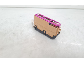 Блок предохранителей 4H0941824A   Audi A1    