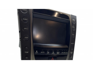 Радио/ проигрыватель CD/DVD / навигация