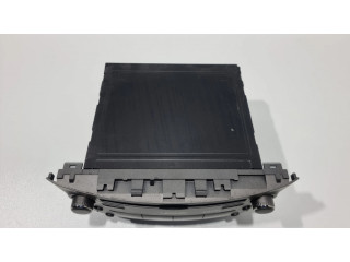 Радио/ проигрыватель CD/DVD / навигация