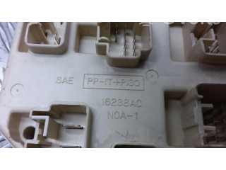 Pojistková skříňka 16238AC Chrysler 300M 2004