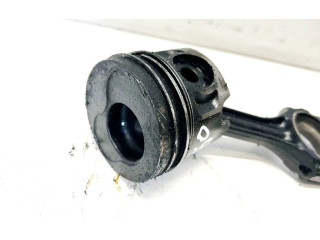  Поршень с шатуном    Volkswagen PASSAT B4  