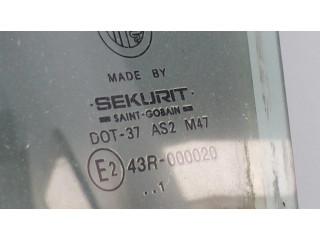 Основное стекло задних дверей