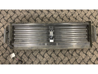 Другая деталь отсека двигателя