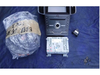 Радио/ проигрыватель CD/DVD / навигация