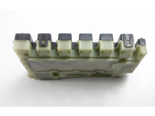 Блок предохранителей P7700411318C, P7700411318C Renault Clio II