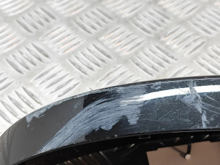 Другая деталь отделки пере́дней дверей