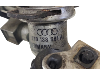 Топливная рампа 078133681AJ   Audi A6 S6 C5 4B  