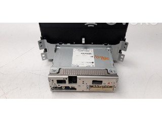 Радио/ проигрыватель CD/DVD / навигация