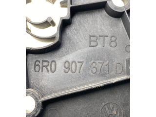 Блок предохранителей 6R0907371D Skoda Rapid (NH)