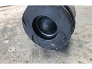 Píst Mercedes-Benz E W211 648.961