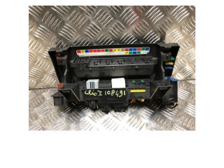 Ящик предохранителей (комплект)    Renault Clio I