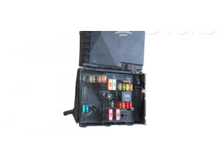   Pojistková skříňka 1K0937132F, 8H200310   Volkswagen Tiguan 2010