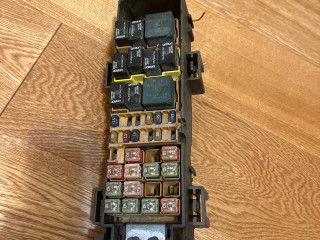 Блок предохранителей Jeep Grand Cherokee (WJ)