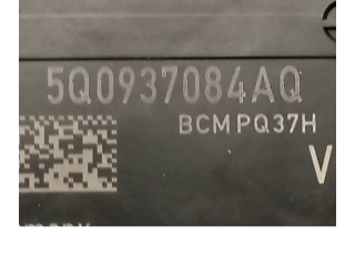 Блок комфорта 5Q0937084AQ Skoda Octavia Mk3 (5E)