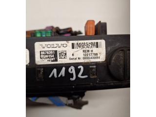 Блок предохранителей 8676391, 12217799   Volvo V70    