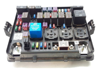 Блок предохранителей 8231008E83, Y290K01 SsangYong Rexton