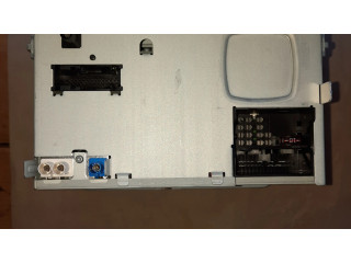 Радио/ проигрыватель CD/DVD / навигация