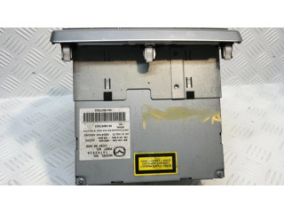 Радио/ проигрыватель CD/DVD / навигация