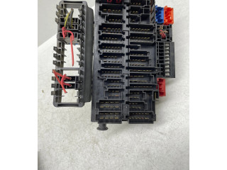 Блок предохранителей  357937039   Volkswagen Transporter - Caravelle T4    