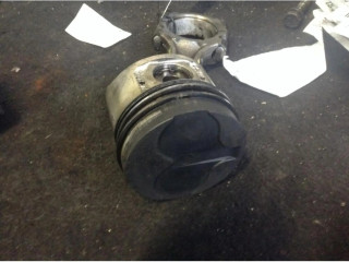 Поршень с шатуном Nissan Patrol 260