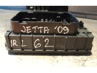 Блок предохранителей 1K0937125A   Volkswagen Jetta V    