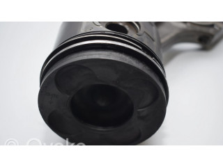 Píst BMW 5 E39 pro naftový motor 2.9 M57 D30 (306D1)