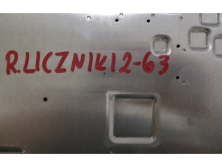 Радио/ проигрыватель CD/DVD / навигация